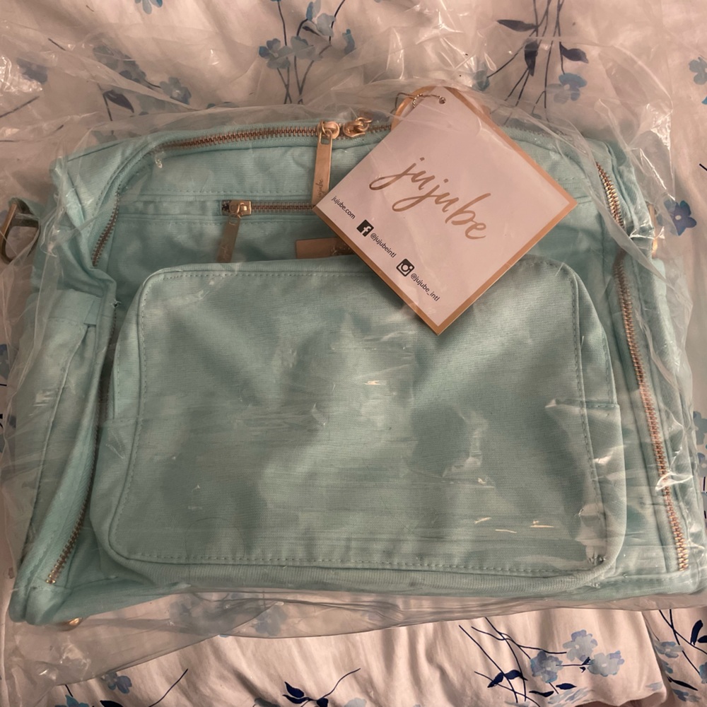 NWT jujube water chromatics bff